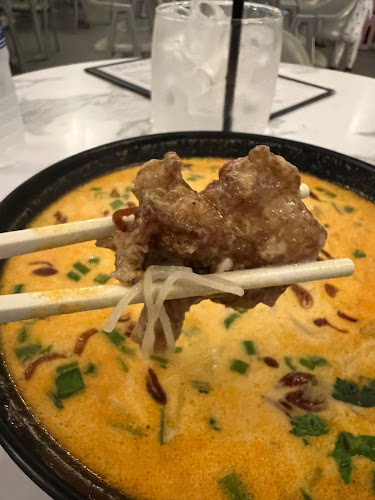 Opinii despre Kofe & Speda Sri Andalas (Authentic Chinese Muslim Cuisine By Cheras Flat Fish Head Noodle 蕉赖四楼鱼头米) în Klang - Gastronomi dan perhotelan