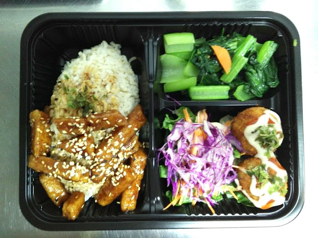 Loving Hut Vegan Cafe - Gastronomi dan perhotelan