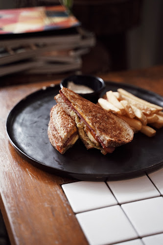 The Replacement - Lodge & Kitchen