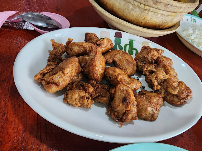 Restoran 77 (famous curry fish head)