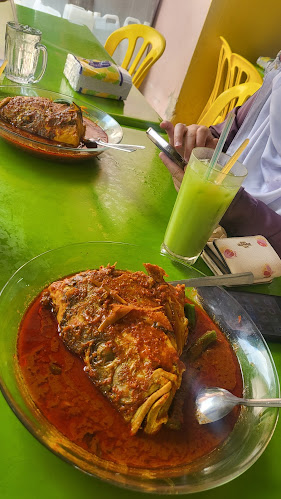 Ayam Penyet Mak Maya (warung mak ipah) - Gastronomi dan perhotelan