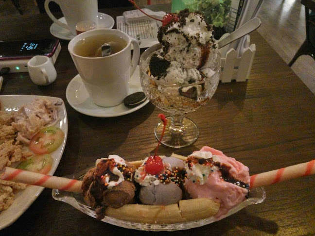 Ice Cream Cafe House - Gastronomi dan perhotelan