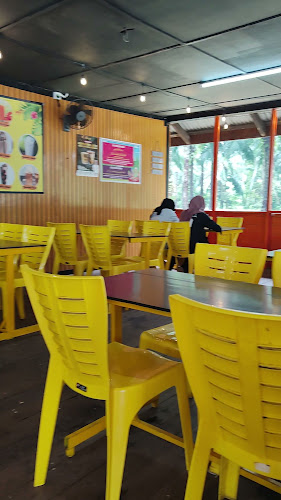 Ikan Bakar Kepoi Kepoi Rumah Kuning - Gastronomi dan perhotelan