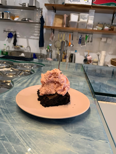 Waka Waka Gelato - Gastronomi dan perhotelan