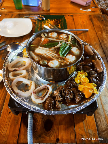 Ummi Steamboat & Grill