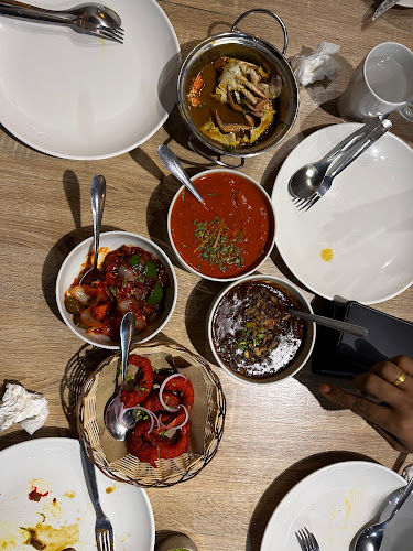 Vanakam India (Mount Austin) - Gastronomi dan perhotelan