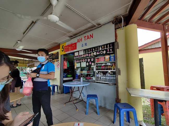 Ah Tan - Gastronomi dan perhotelan