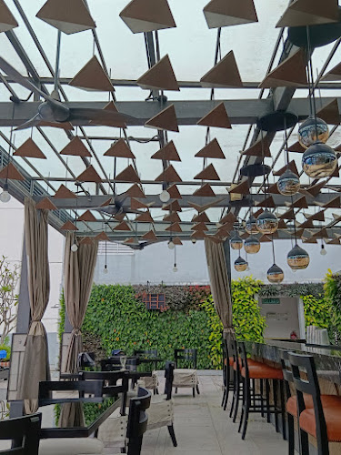 Man Tao Bar I Rooftop Bar