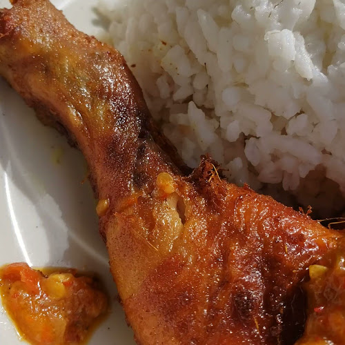 Makan Sini Laa ( Pekan Lumut, Perak ) - Lumut