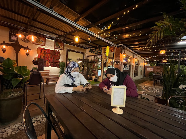 Opinii despre The Cave Restaurant în Johor Bahru - Gastronomi dan perhotelan