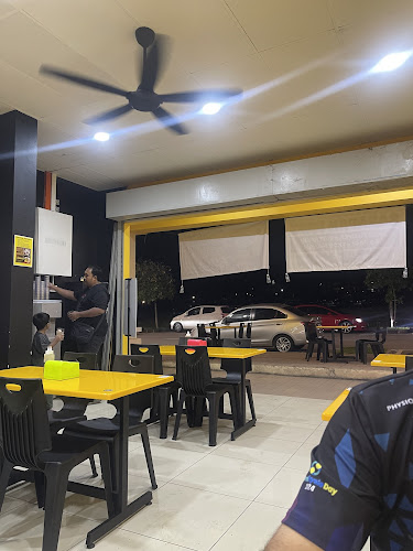 Opinii despre Restoran Azhar Station Ayam Goreng Kunyit (Putrajaya) în Putrajaya - Gastronomi dan perhotelan