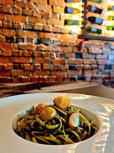 Opinii despre GRANDCHAMP's Cave & Shop Kota Kinabalu în Kota Kinabalu - Gastronomi dan perhotelan