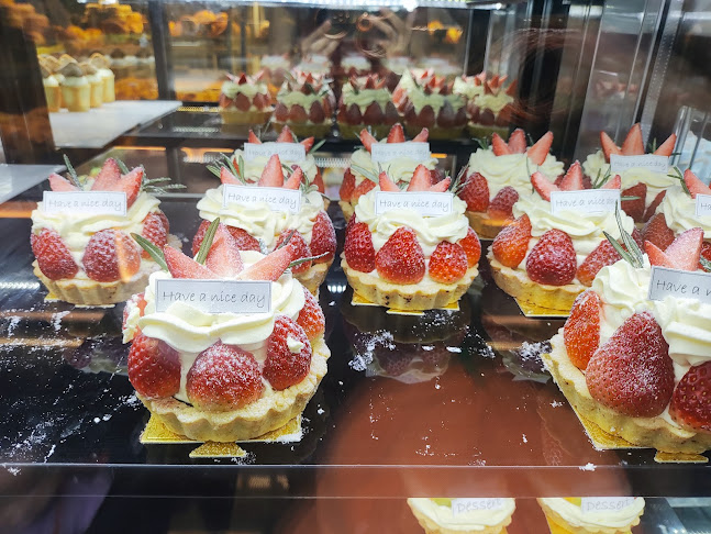 Opinii despre TAKA Patisserie Miri în Miri - Gastronomi dan perhotelan