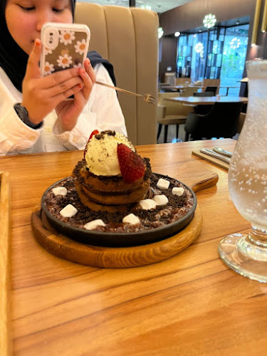 Opinii despre Molten Chocolate Cafe Dataran Pahlawan în Melaka - Gastronomi dan perhotelan