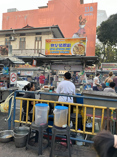 CHONG Charcoal Seafood Char Kuey Teow 炭烧海鲜炒粿条