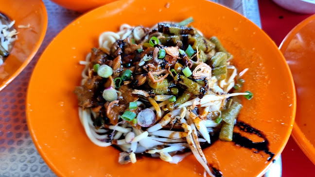 Enggor Curry Noodle - Gastronomi dan perhotelan