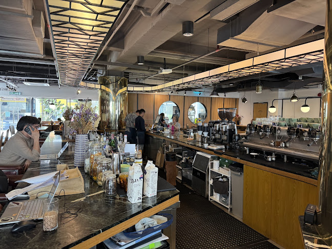 Opinii despre Common Man Coffee Roasters - Kuala Lumpur în Kuala Lumpur - Gastronomi dan perhotelan