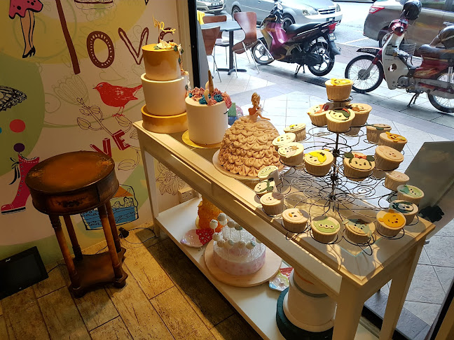 Little Collins cakery & cafe
