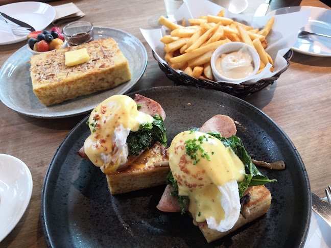 The Red Beanbag - Gastronomi dan perhotelan