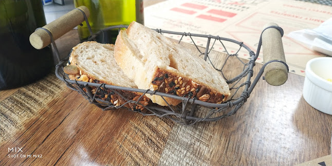 Kafe Bistro Two Frenchies - Gastronomi dan perhotelan