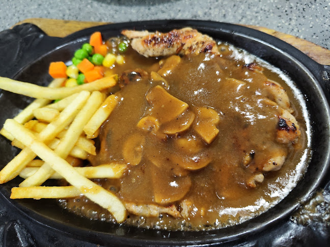 Opinii despre Daddy Village Restaurant Sdn Bhd în Batu Pahat - Gastronomi dan perhotelan