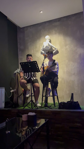 Opinii despre Live House în Kuching - Gastronomi dan perhotelan