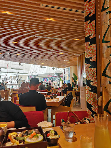 Suria KLCC Lot 412, 4th Floor Ramlee Mall, City Centre, 50088 Kuala Lumpur