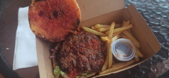 MunchiesKK Burger - Gastronomi dan perhotelan