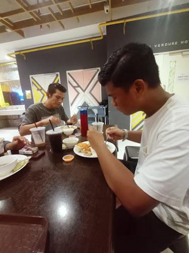 Opinii despre SERAPI FOOD VILLAGE @ SGH în Kuching - Gastronomi dan perhotelan