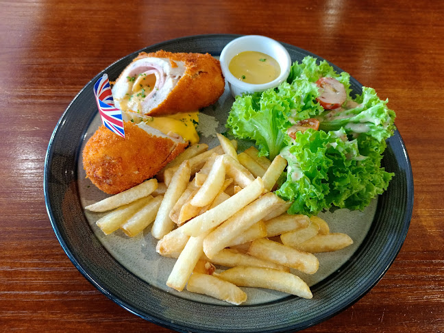 Opinii despre London Cafe & Bistro în Sibu - Gastronomi dan perhotelan