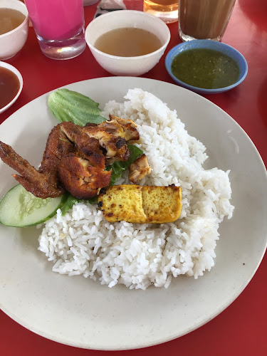 Arena Irzati Nasi Ayam - Gastronomi dan perhotelan