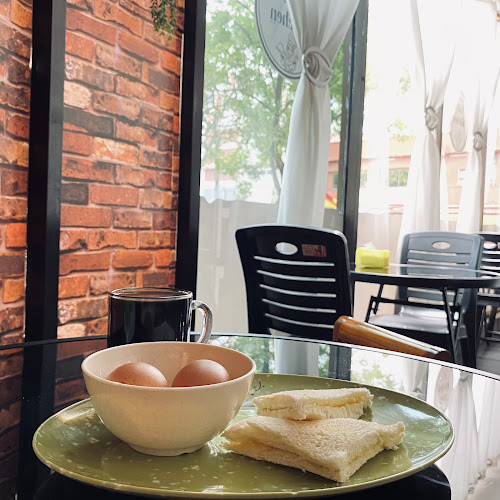 Yatt's Kitchen (Halal)