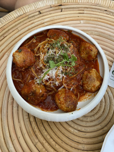 The Palm Cafe & Bistro - Gastronomi dan perhotelan