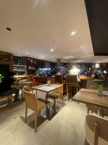 Luretta D.O.P. Italian Deli at Lot 10 - Gastronomi dan perhotelan