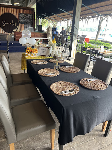 Comentarii opinii despre Yanalis Club & Cafe Puteri Harbour