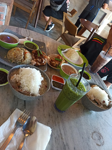 Opinii despre Cafe Nasi Ayam Fuziah Bazar Bulat 1980 în Ipoh - Gastronomi dan perhotelan