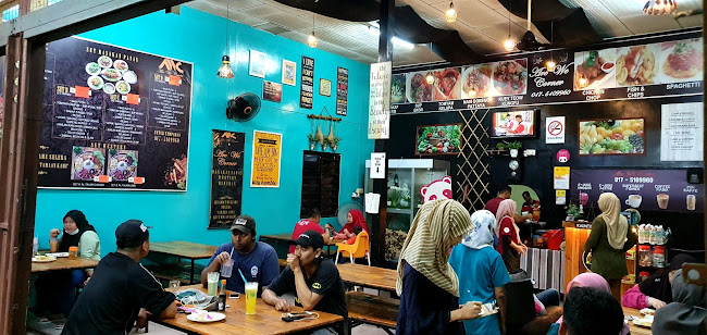 Restoran Are We Corner