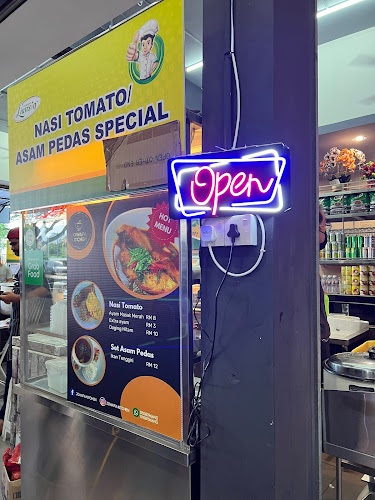 Opinii despre Warong 2000 Petra Jaya în Kuching - Gastronomi dan perhotelan