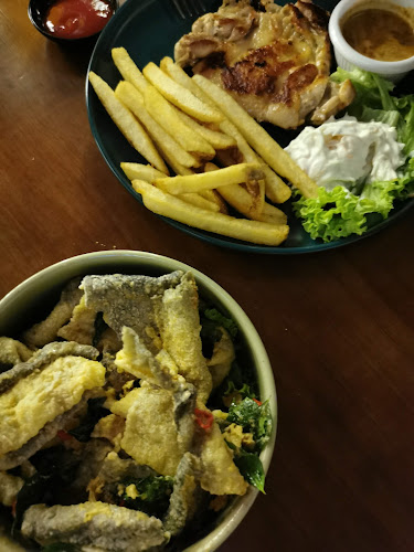 Opinii despre NINETEEN 89 BAR & BISTRO în Skudai - Gastronomi dan perhotelan