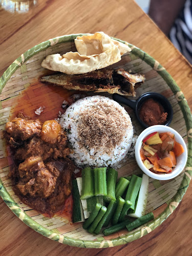 Feed Me Restaurants PLT - Gastronomi dan perhotelan