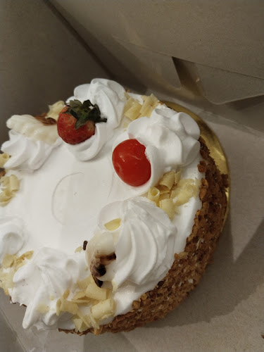 Maxim's Cake House & Bakery