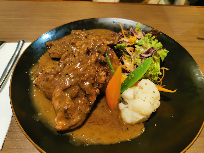 Bonzer Restaurant • Kingwood Hotel - Gastronomi dan perhotelan