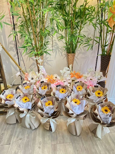 Pure Garden Flower & Gift