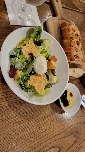 Arthur's Bar & Grill - Gastronomi dan perhotelan