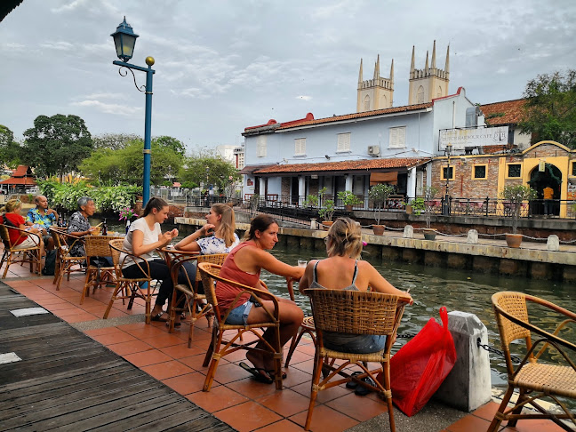 90 Riverside Cafe - Gastronomi dan perhotelan