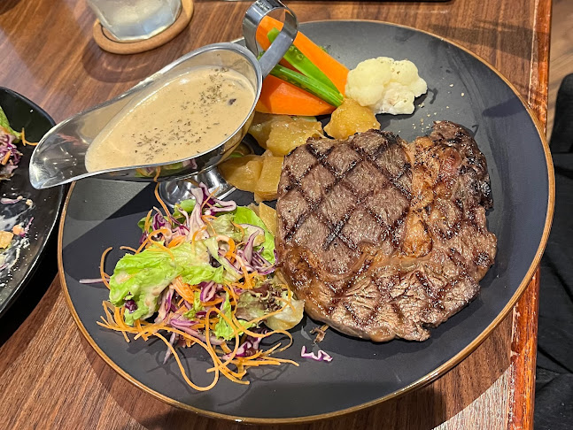 Bonzer Restaurant • Kingwood Hotel