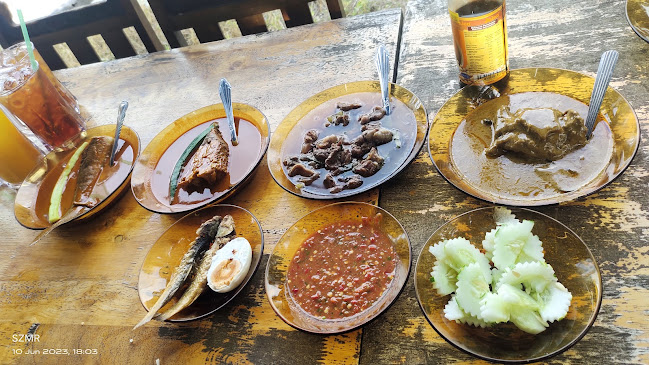 Pak Majid Kari Sembilang/ Warung Tiga Sempadan