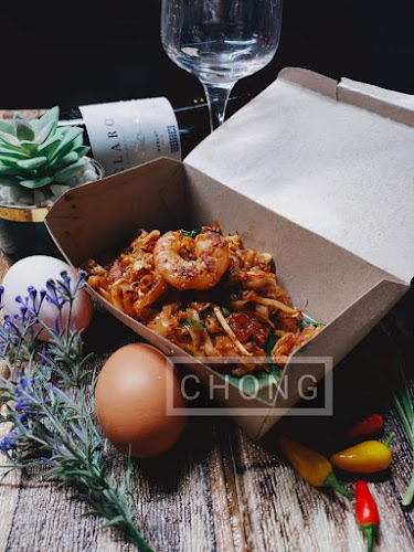 CHONG Charcoal Seafood Char Kuey Teow 炭烧海鲜炒粿条