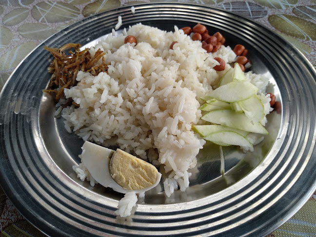 Guna's Corner (Kedai Bawah Pokok) - Sitiawan