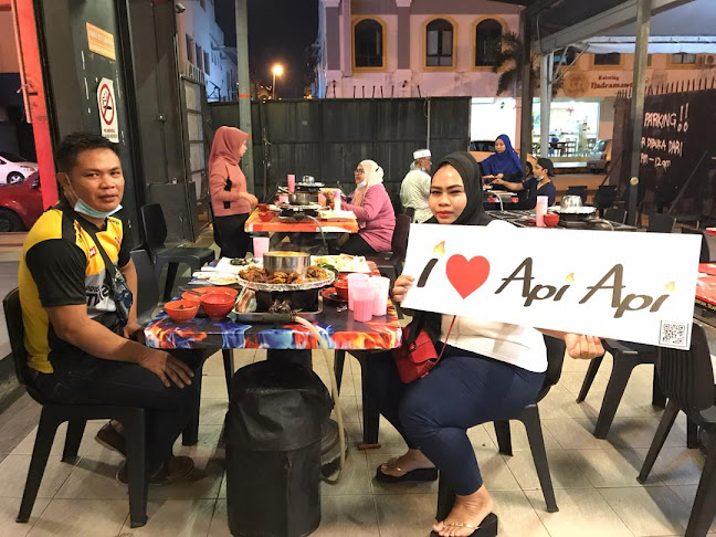 Api Api Steamboat and Grill - Gastronomi dan perhotelan